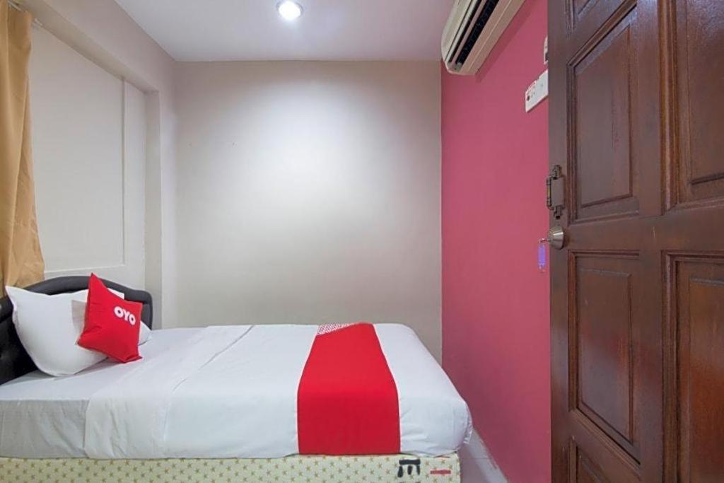 Oyo 44100 Hotel Casavilla Petaling Jaya Exterior foto