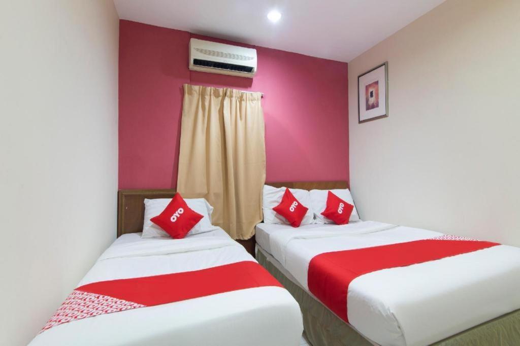 Oyo 44100 Hotel Casavilla Petaling Jaya Exterior foto